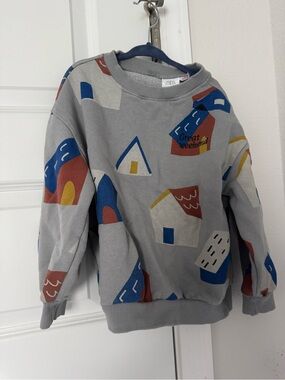 Zara Gray Sweatshirt with Blue and Rust House Motif